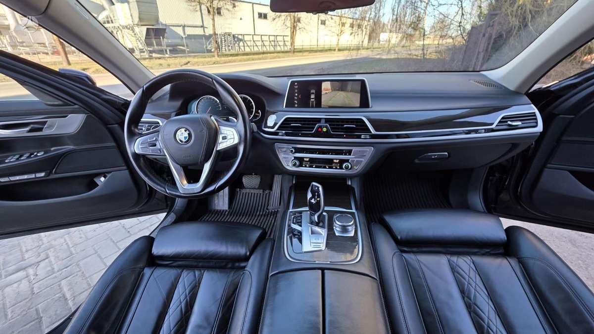 BMW 740, sedanas
