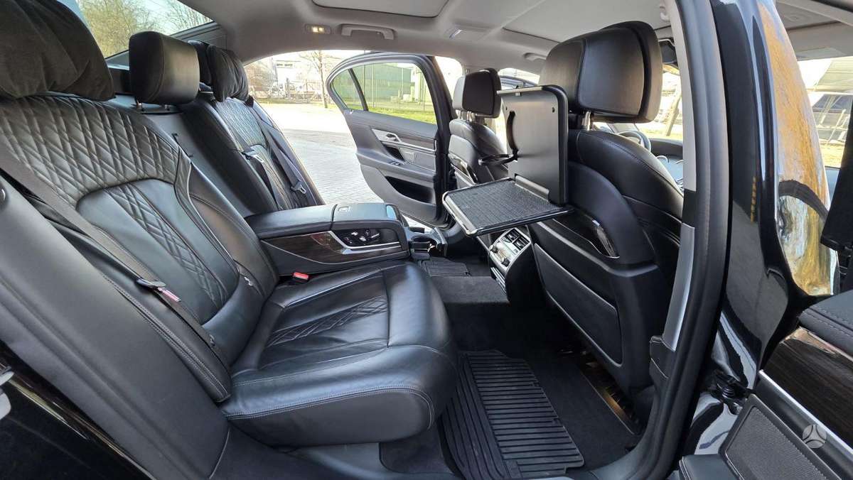 BMW 740, sedanas