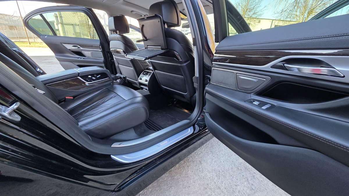 BMW 740, sedanas