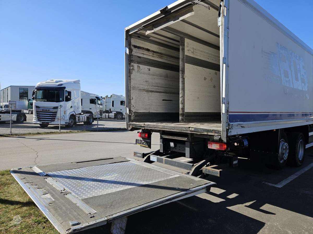 Volvo FM320 6x2 CARRIER SUPRA, рефрижераторы