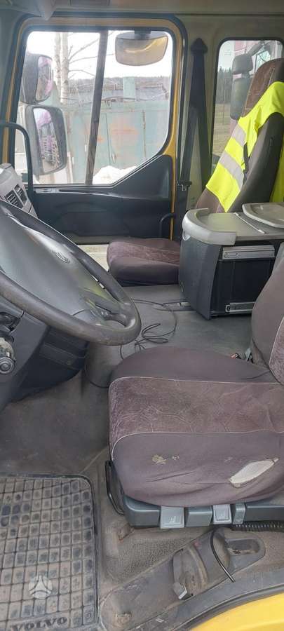 Volvo FL240, box trucks / box vans