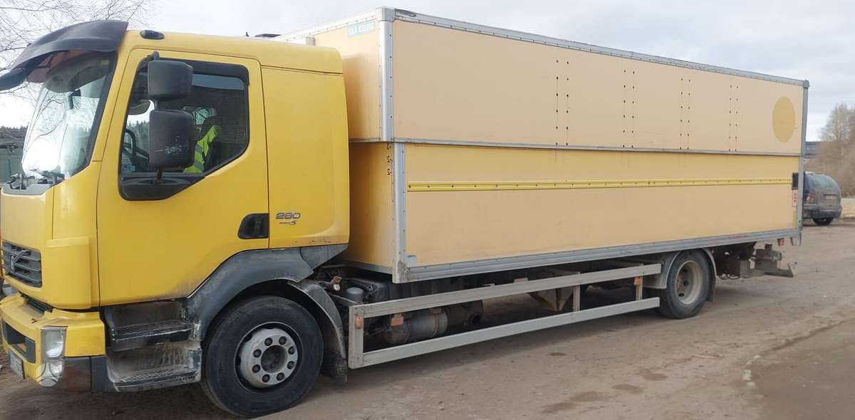 Volvo FL240, box trucks / box vans