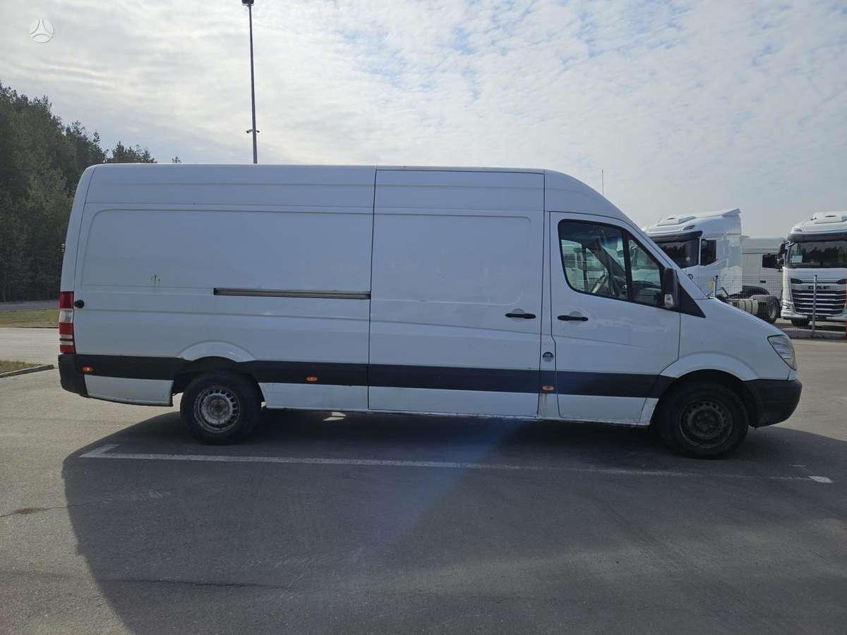 Mercedes-Benz Sprinter, cargo van