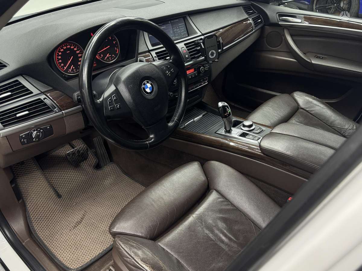 BMW X5, 3.0 l., off-road / crossover