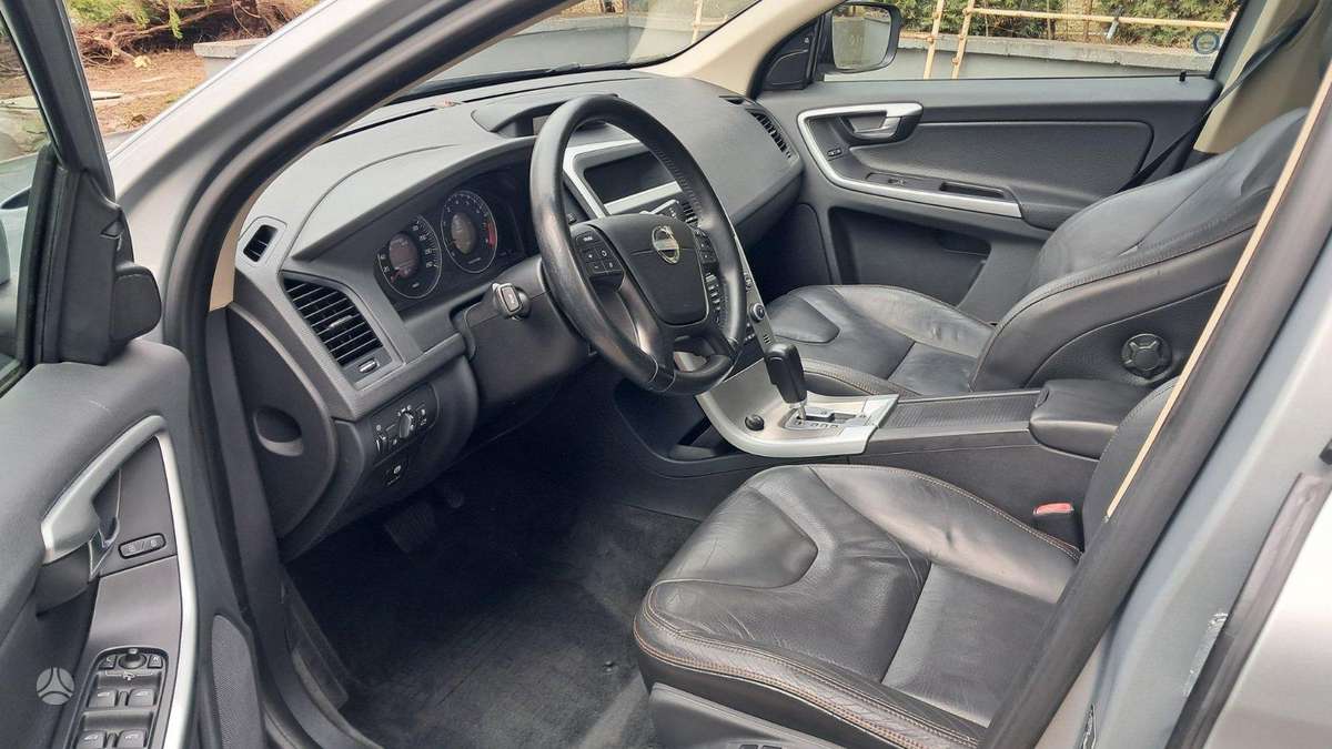 Volvo XC60, 3.2 l., visureigis / krosoveris