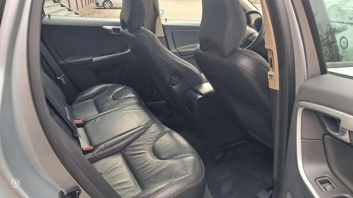 Volvo XC60, 3.2 l., visureigis / krosoveris