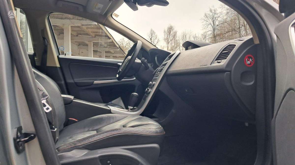 Volvo XC60, 3.2 l., visureigis / krosoveris
