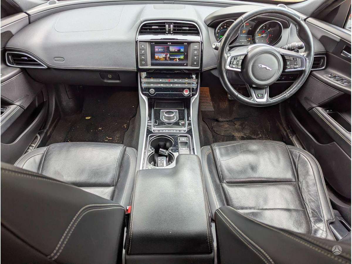 Jaguar XE engine