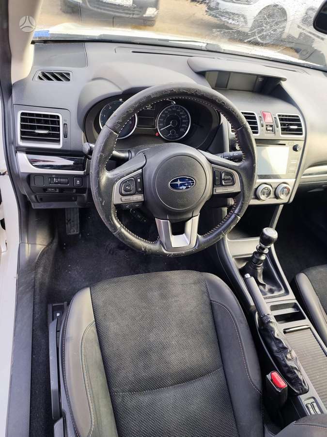 Subaru XV, 2.0 l., off-road / crossover