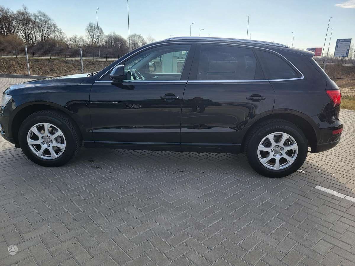 Audi Q5, 2.0 l., off-road / crossover