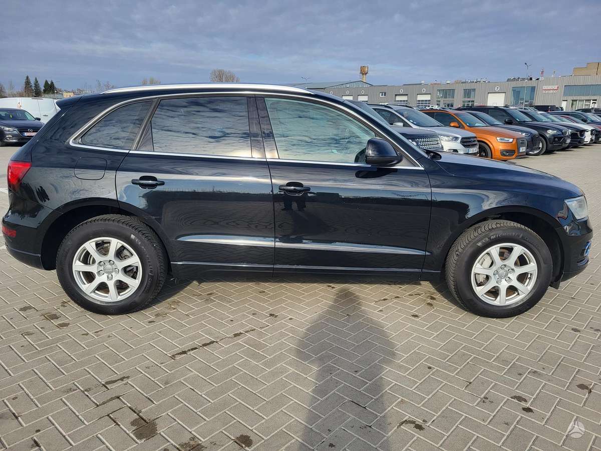 Audi Q5, 2.0 l., off-road / crossover