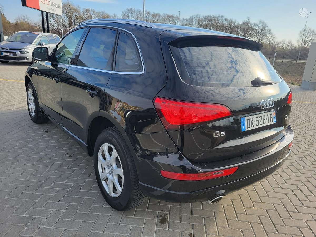 Audi Q5, 2.0 l., off-road / crossover