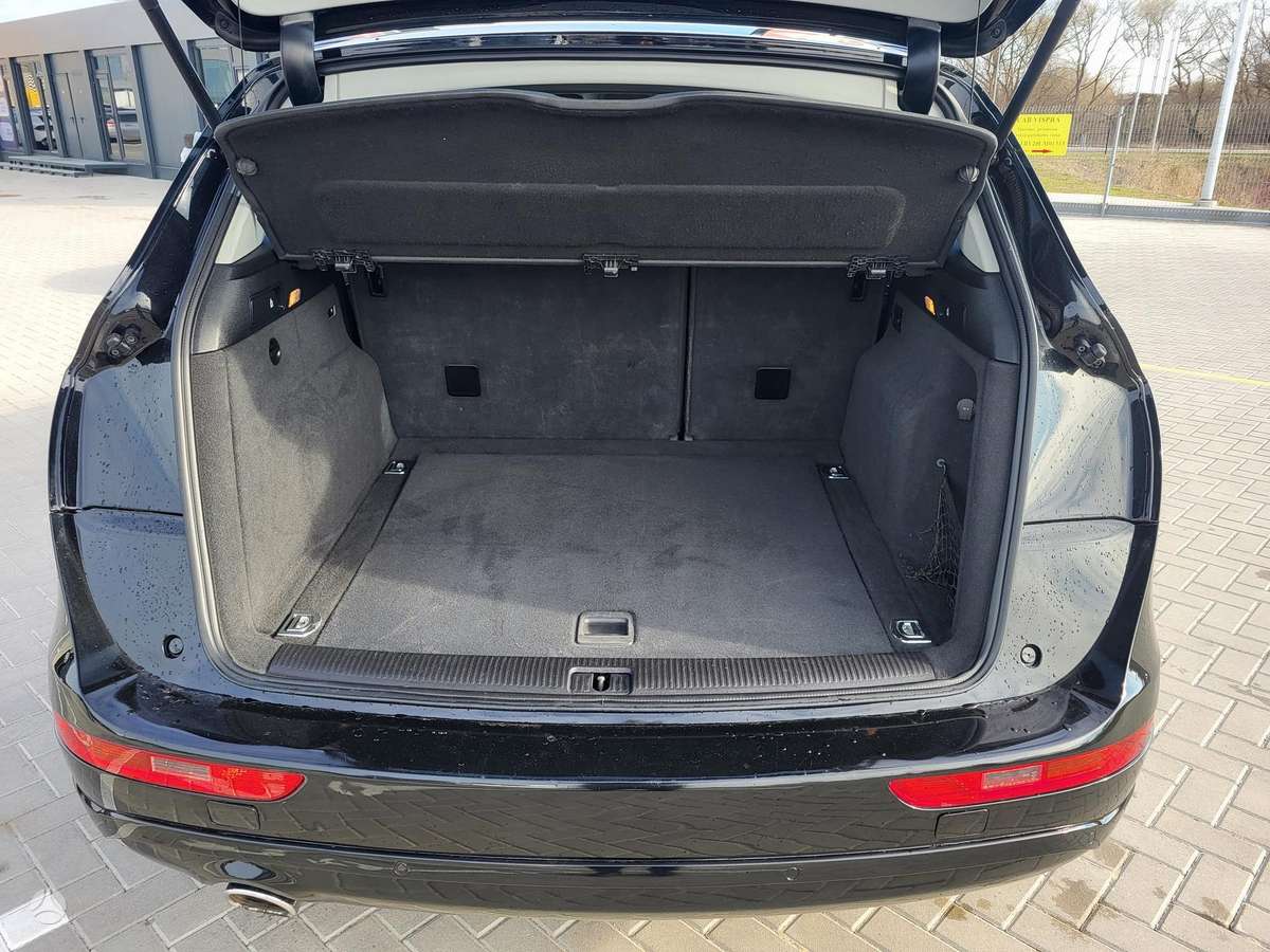 Audi Q5, 2.0 l., off-road / crossover