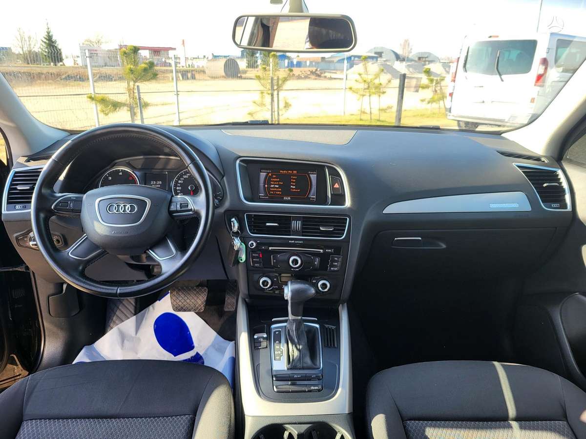 Audi Q5, 2.0 l., off-road / crossover