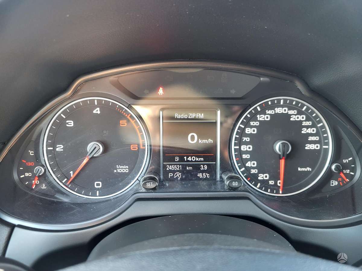 Audi Q5, 2.0 l., off-road / crossover