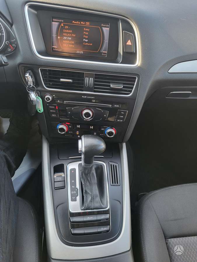 Audi Q5, 2.0 l., off-road / crossover