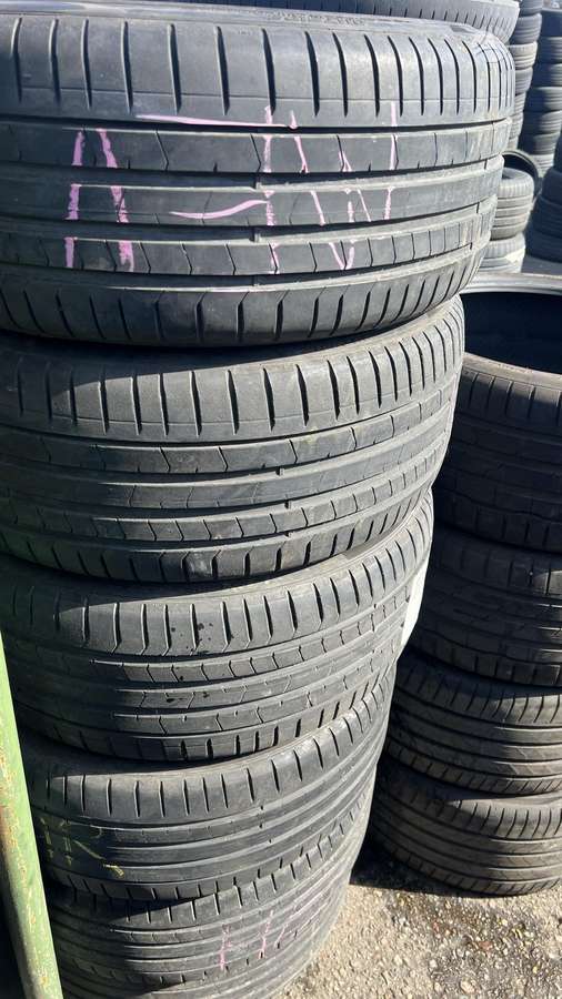 Pirelli P Zero, летние 245/35 R20