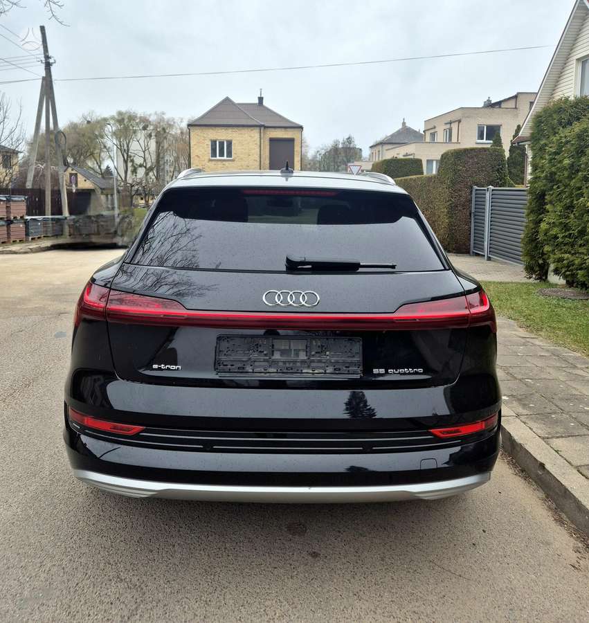 Audi e-tron, 95 kWh, off-road / crossover