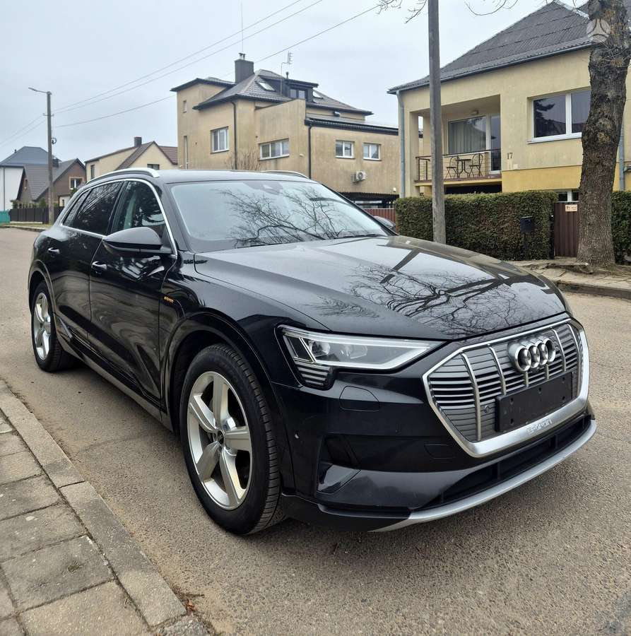 Audi e-tron, 95 kWh, off-road / crossover