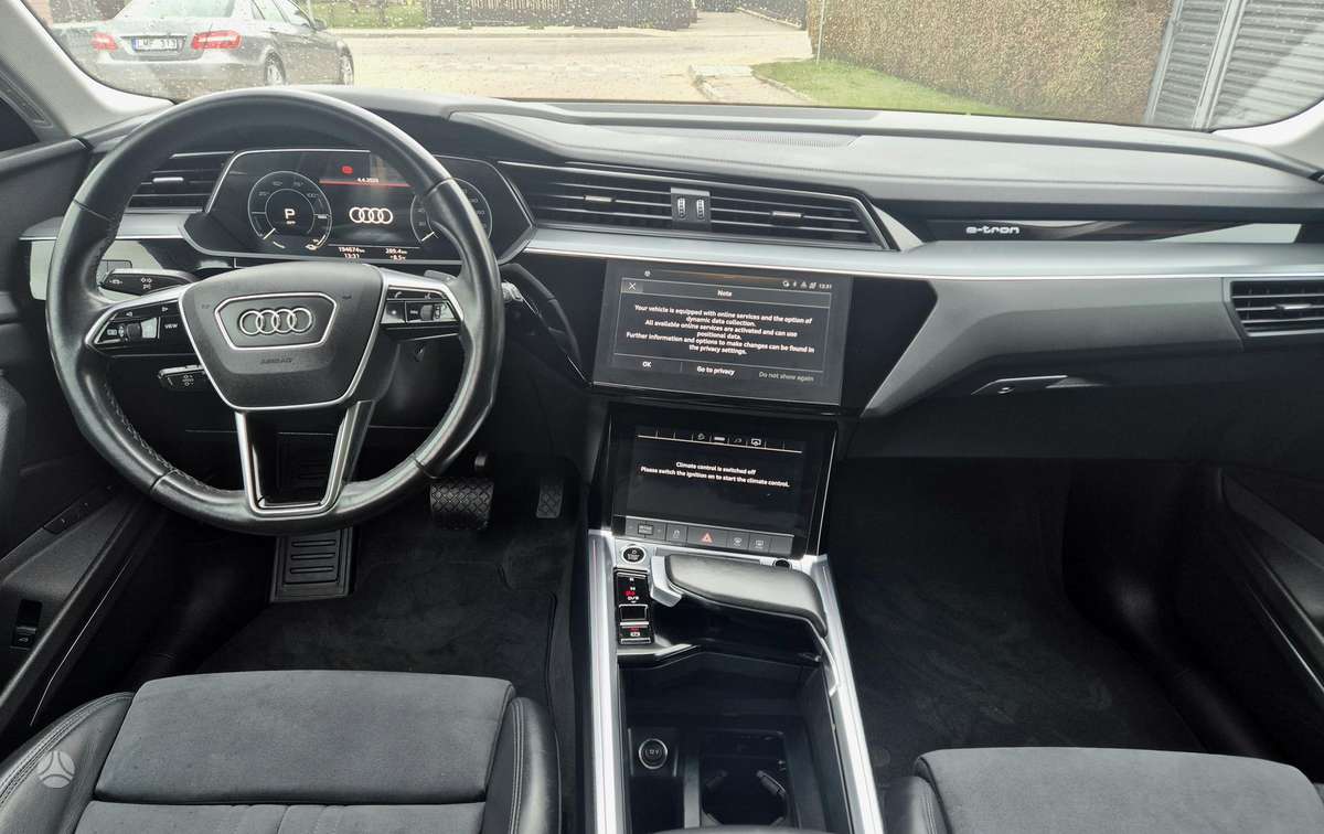 Audi e-tron, 95 kWh, off-road / crossover