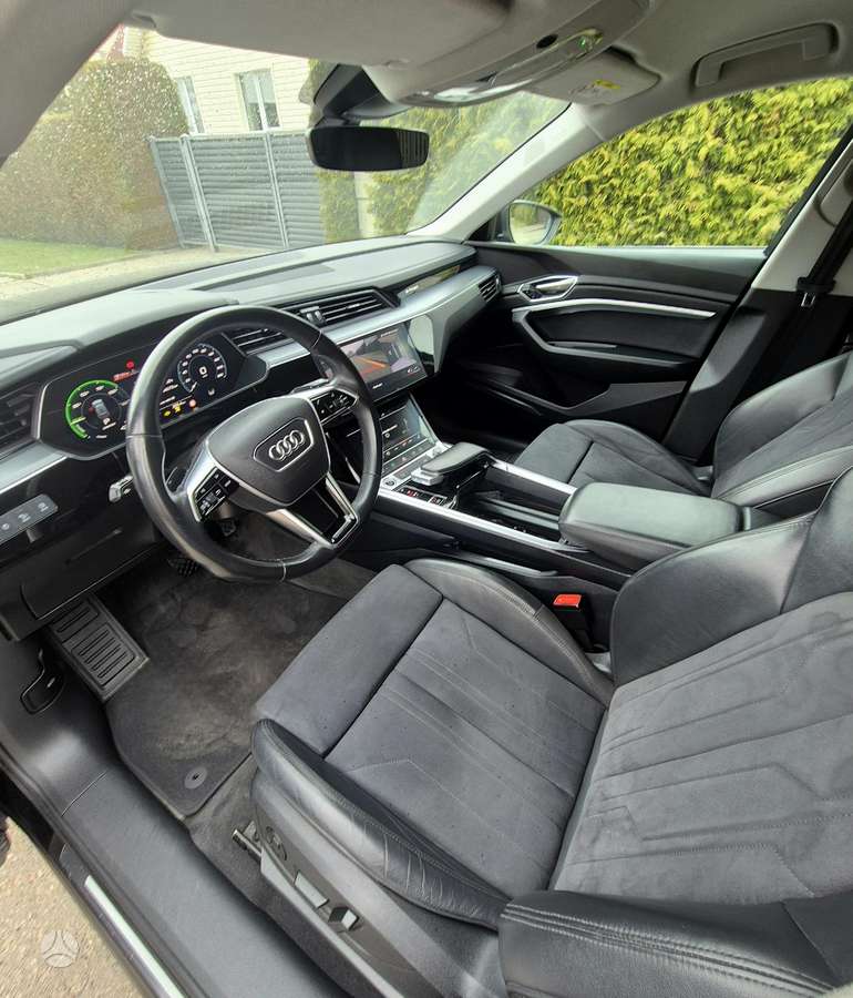 Audi e-tron, 95 kWh, off-road / crossover