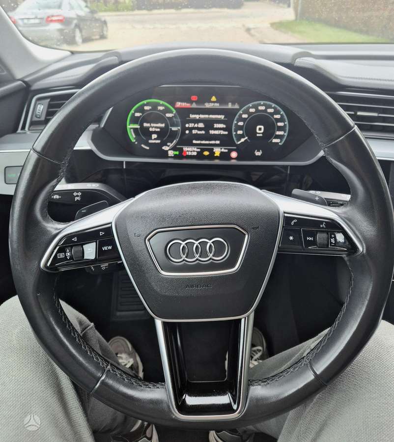 Audi e-tron, 95 kWh, off-road / crossover
