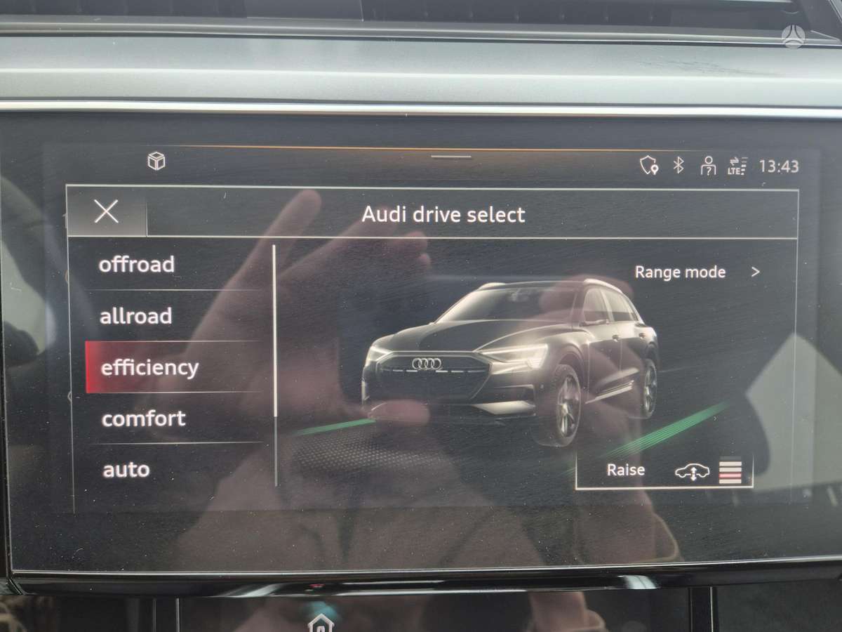 Audi e-tron, 95 kWh, off-road / crossover