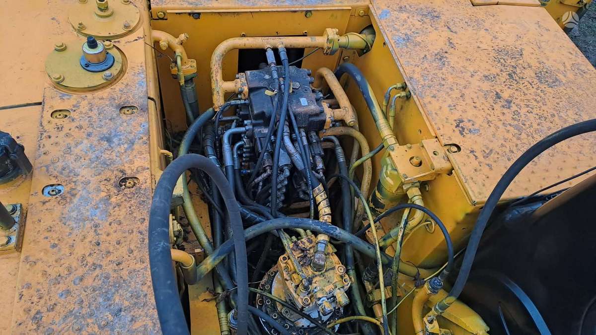 JCB JS210LC, ekskavatori