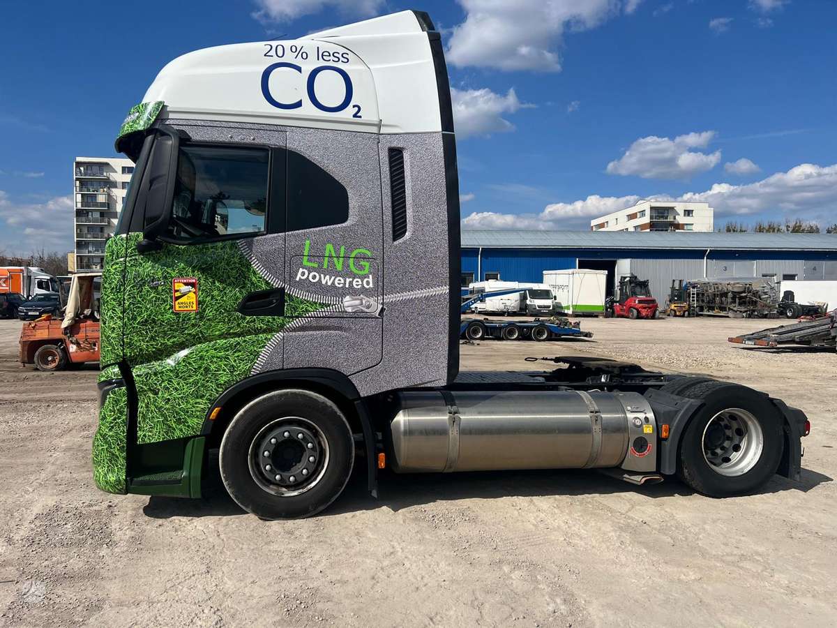 Iveco S-Way LNG, double sleeper
