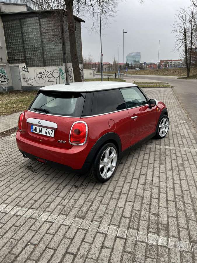 Mini Cooper, 1.5 l., hatchback