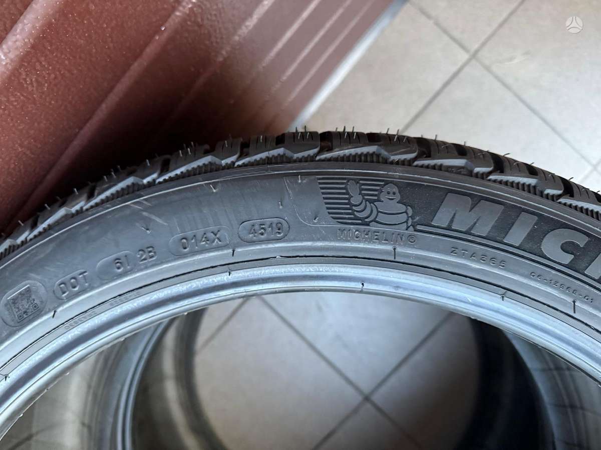 Michelin Pilot Alpin 5 SUV, всесезонные 295/35 R21
