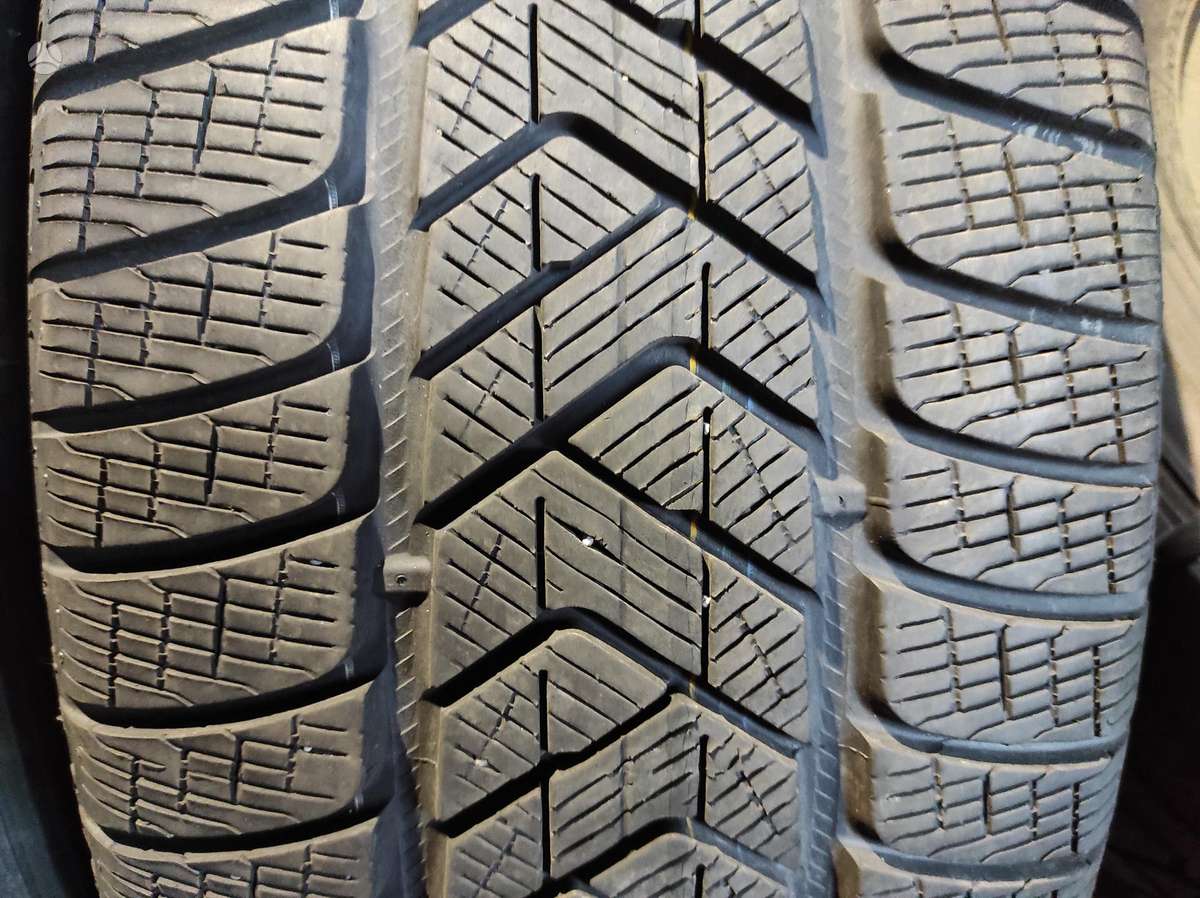 Goodyear (VasarinesUniversaliosZiemines, winter 255/60 R18