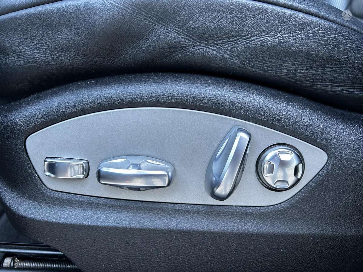 Porsche Macan, 2.0 l., off-road / crossover