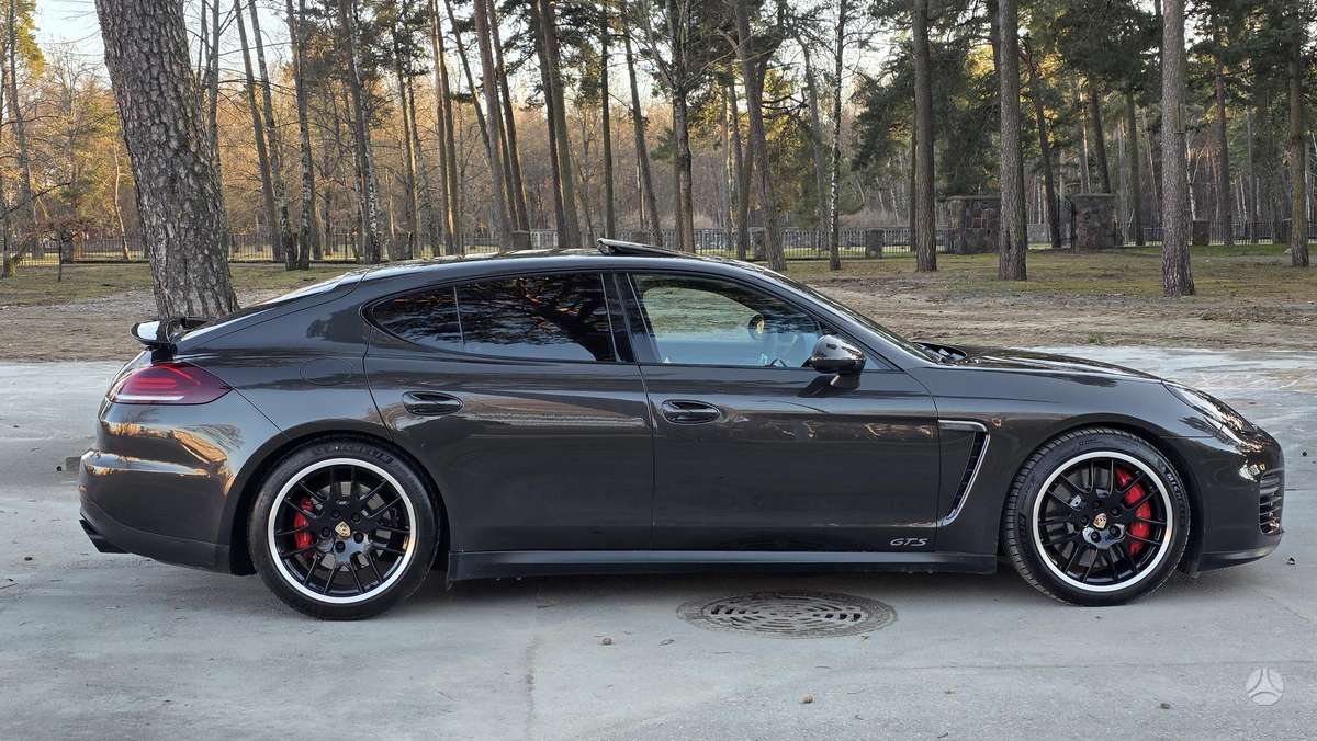 Porsche Panamera - 4