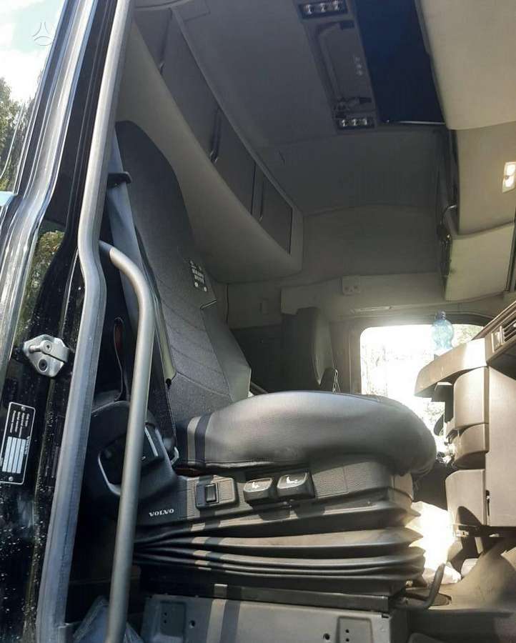 Volvo FH540, isothermal trucks