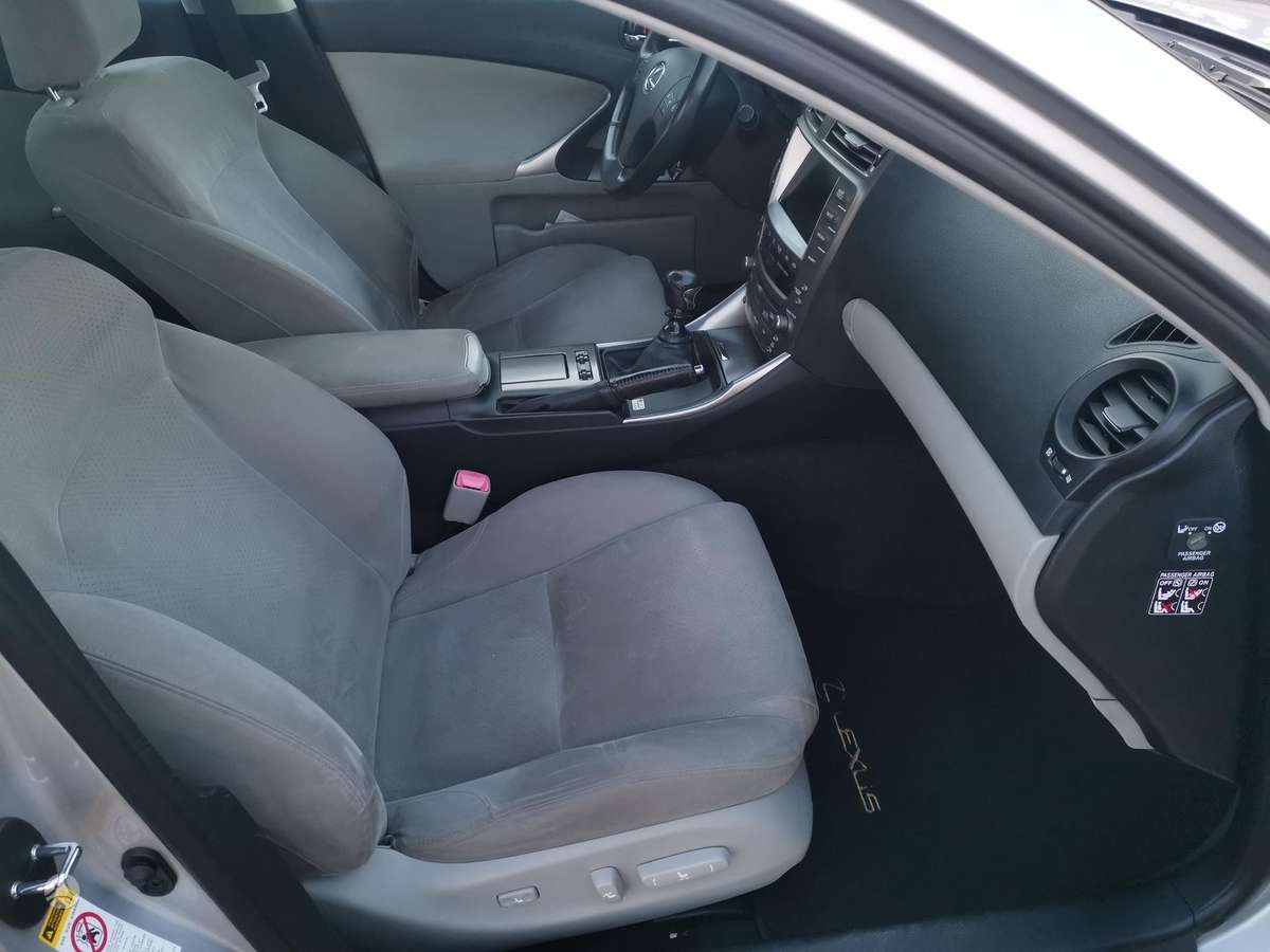 Lexus IS 220, 2.2 l., Седан