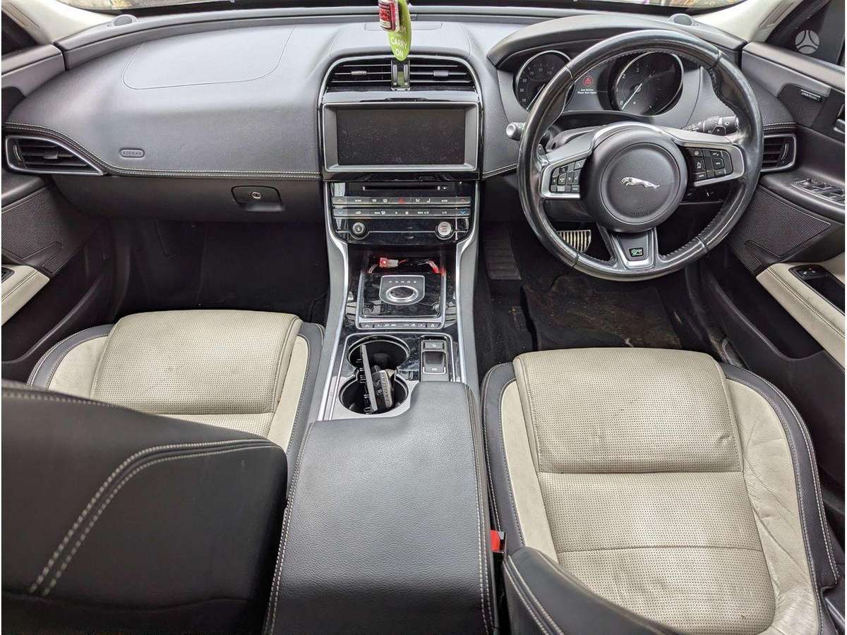 Jaguar XE engine