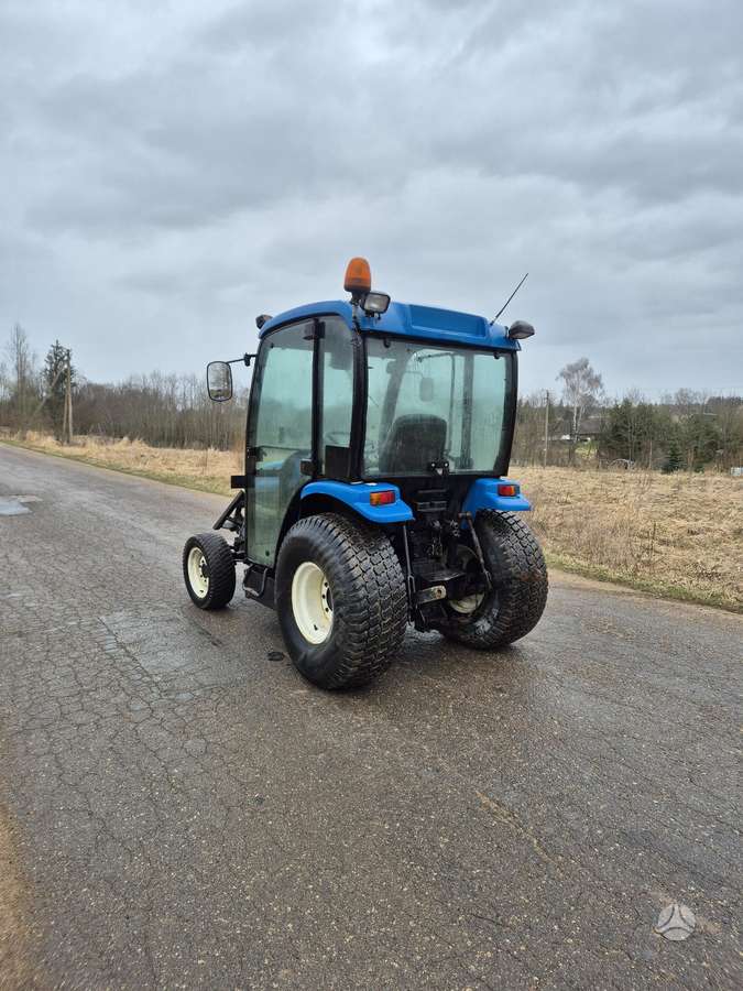 New Holland TC27D, тракторы