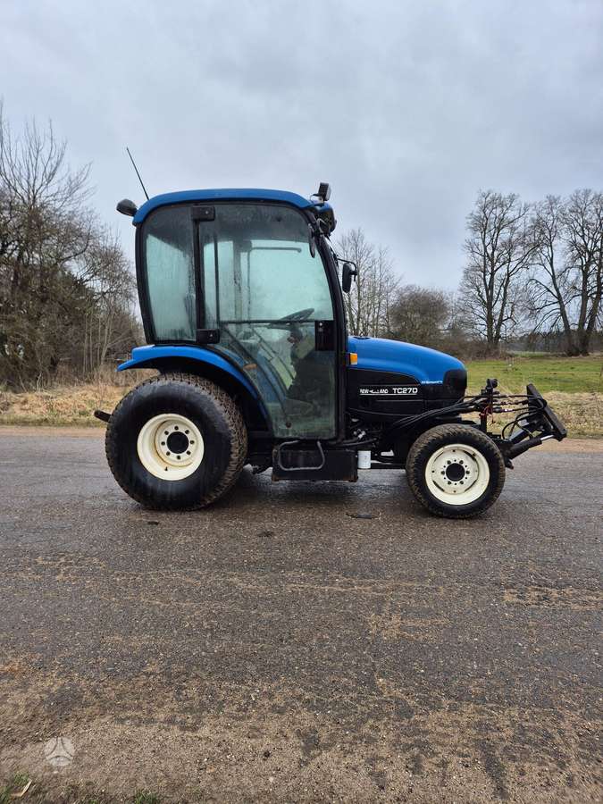 New Holland TC27D, тракторы