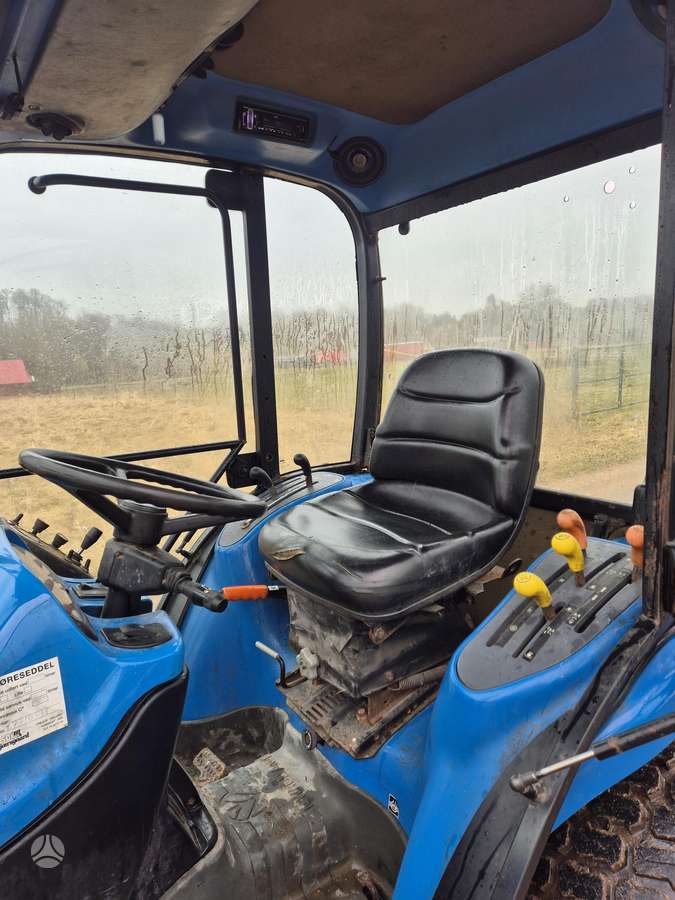 New Holland TC27D, тракторы