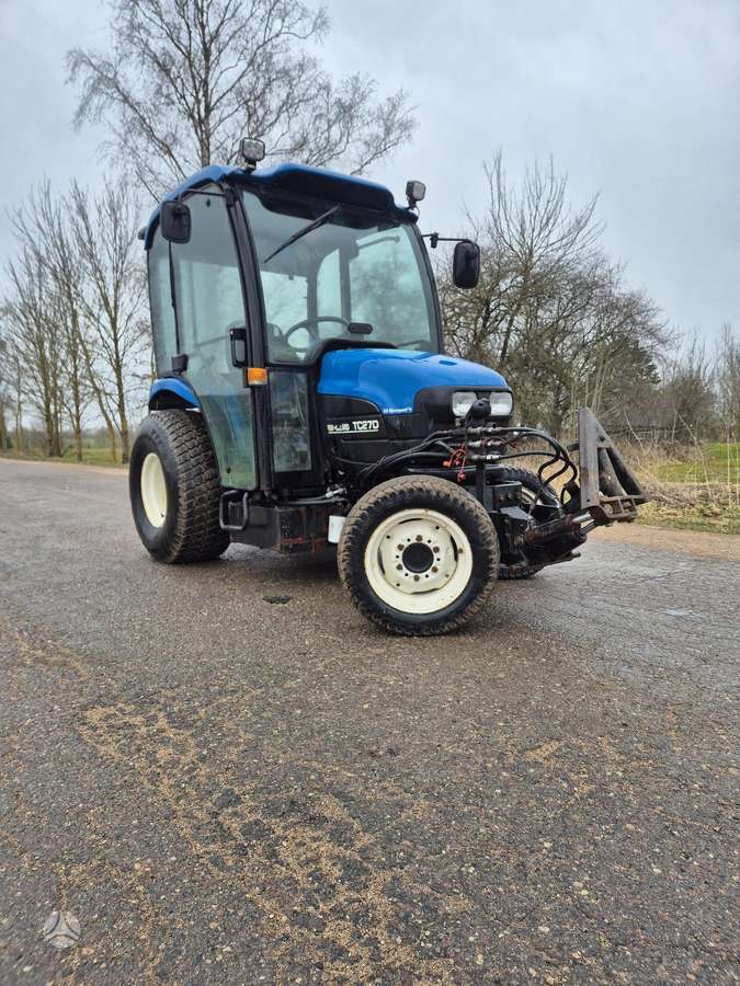New Holland TC27D, тракторы