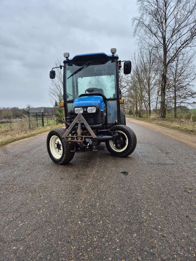New Holland TC27D, тракторы