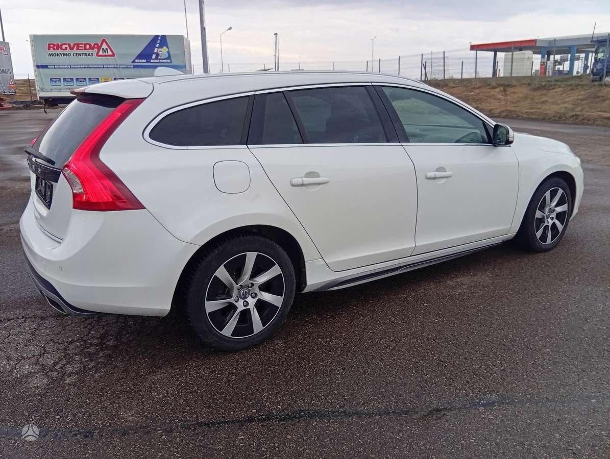 Volvo V60, Универсал