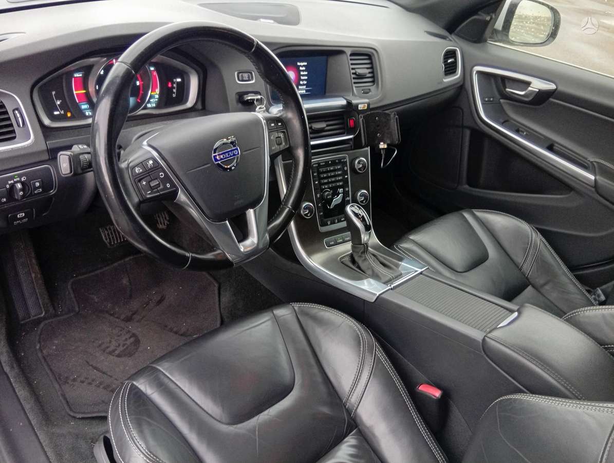 Volvo V60, Универсал