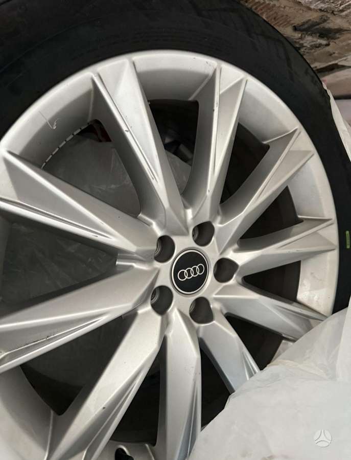 Audi e-tron, 95 kWh, off-road / crossover