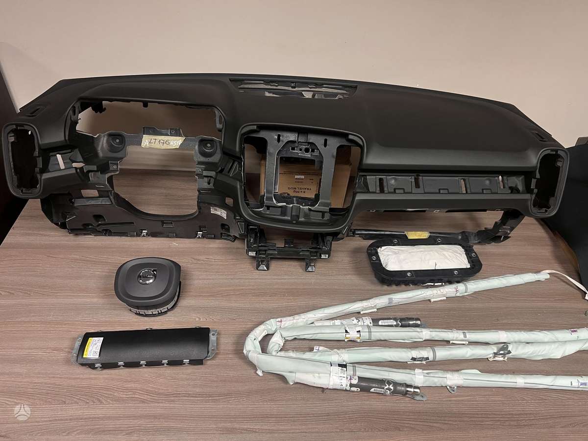 Volvo XC40 salono detalės