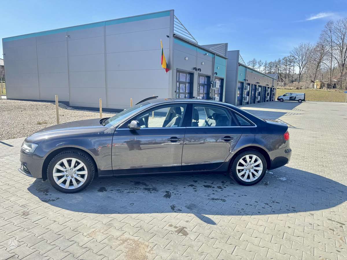 Audi A4, 2.0 l., saloon / sedan