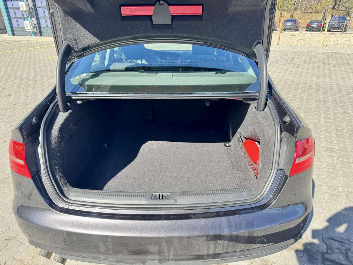 Audi A4, 2.0 l., sedanas