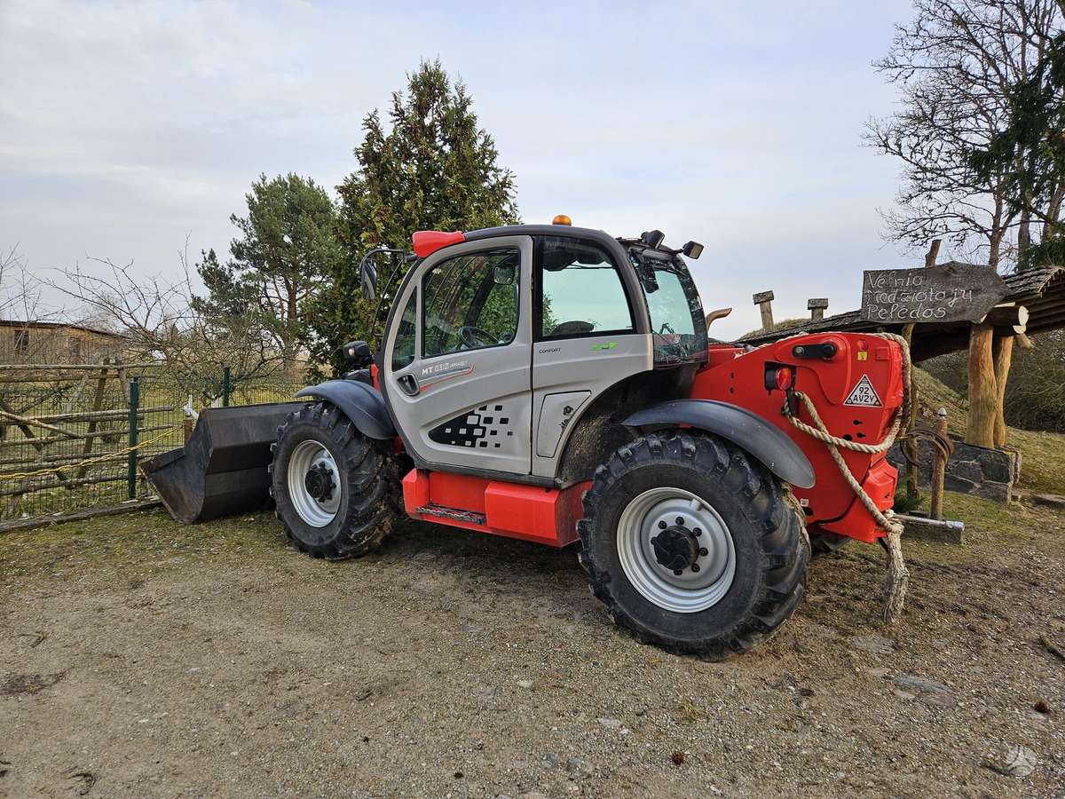 Manitou MT835, telescopic handler