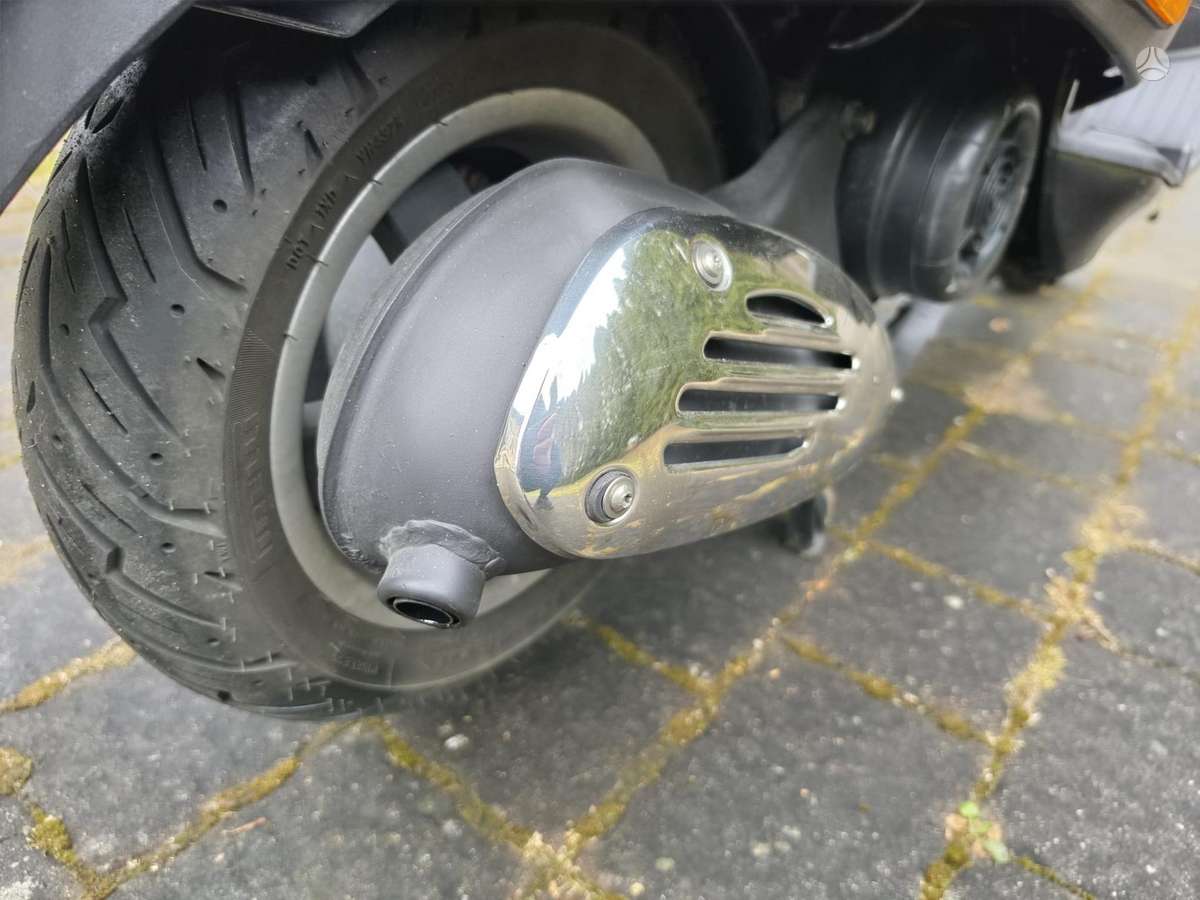 Piaggio Vespa 49cc, scooters / mopeds